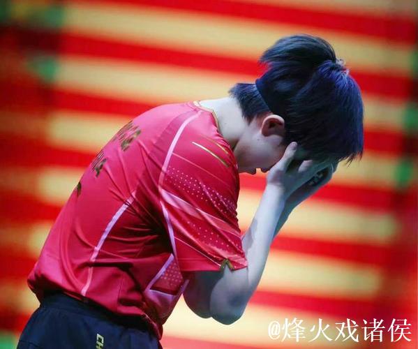 伤情严重!王楚钦因伤退赛后上半身僵硬,上车时抿嘴忍痛不敢弯腰 伤情严重!王楚钦因伤退赛后上半身僵硬,上车时抿嘴忍痛不敢弯腰