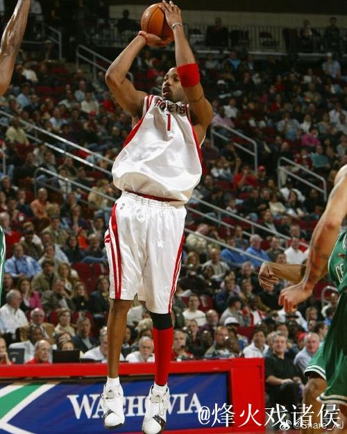 米奇全场出战16分钟，投篮10中6得到14分6篮板1助攻1抢断